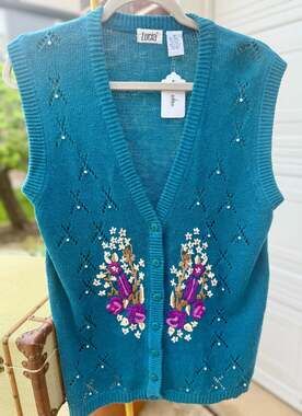 Lucia vintage Floral Embroidered Vest. Button Down szM